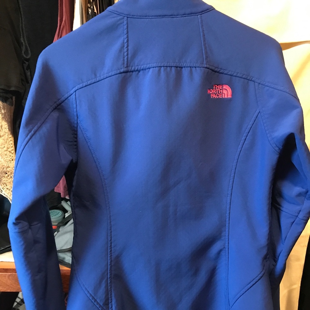 North Face Softshell Jacket - image 5